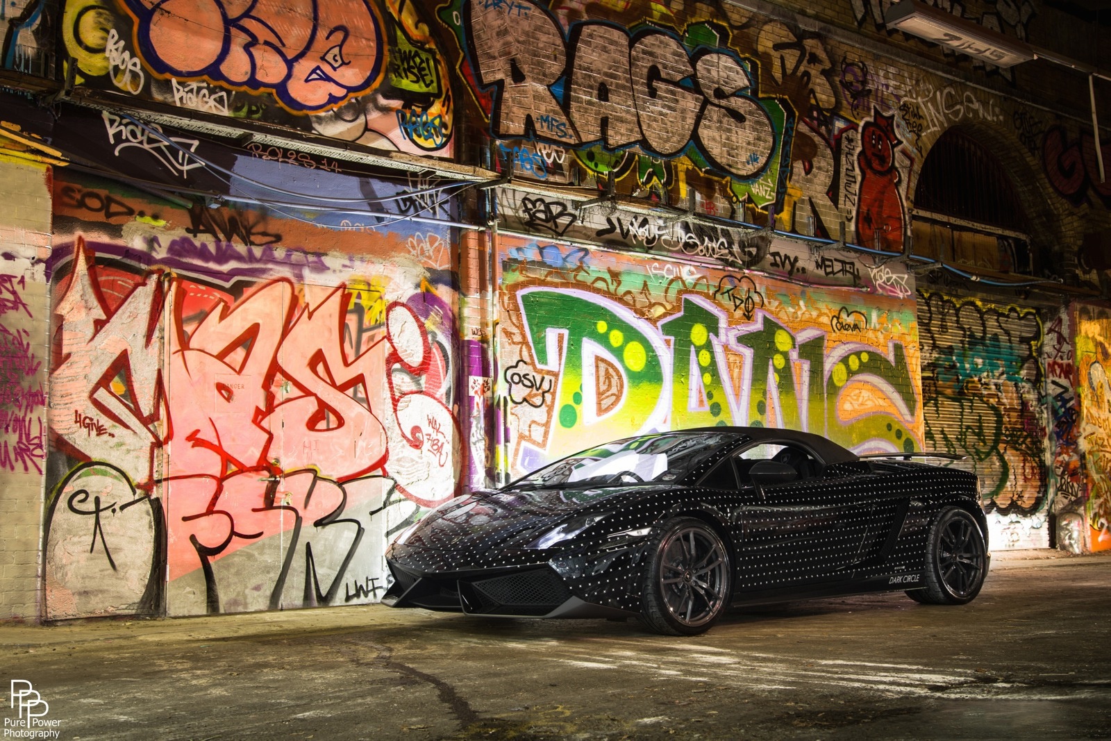 Lamborghini Gallardo Performante huyen ao tren duong pho dem hinh anh