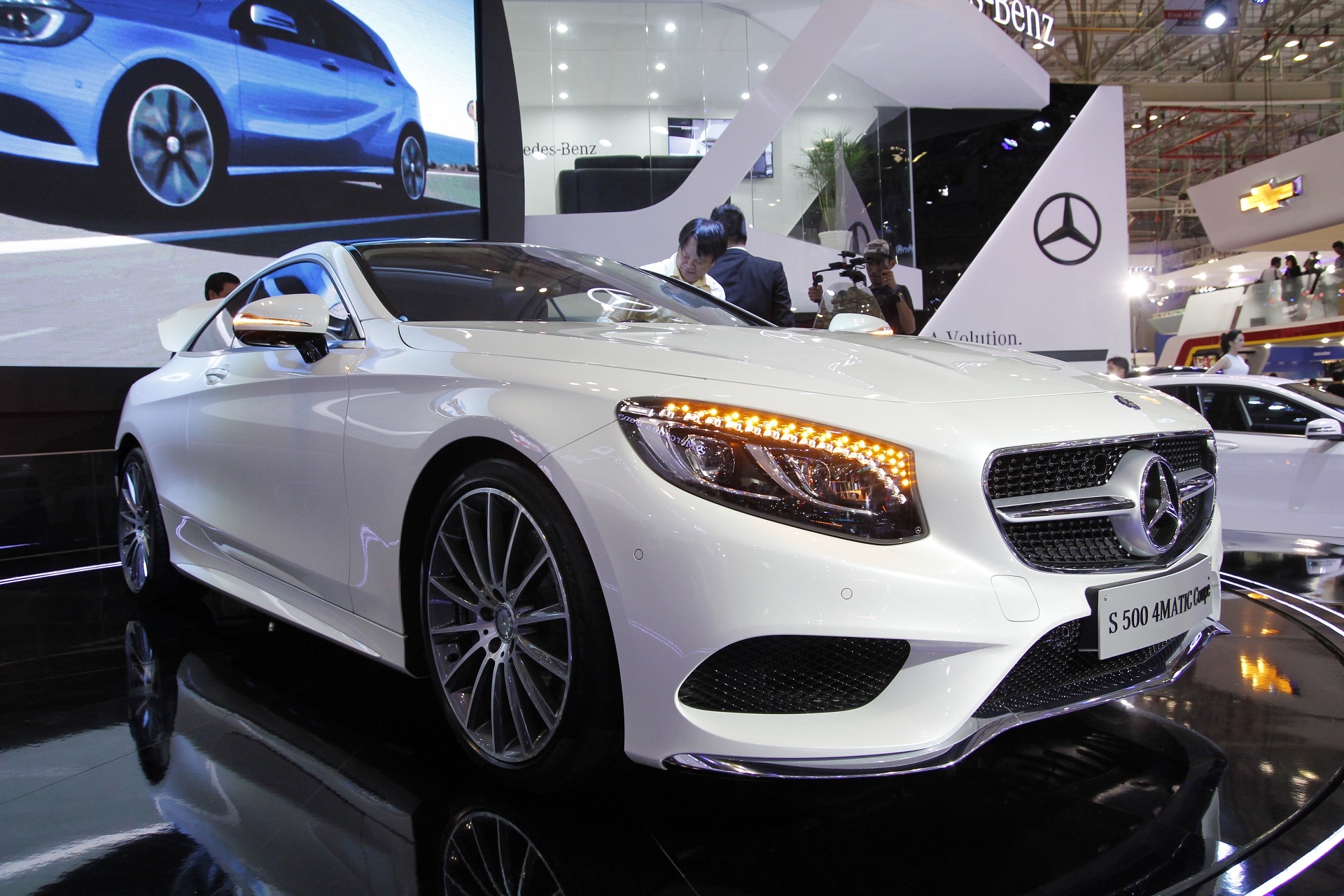 Mercedes trinh lang xe hai cua S500 Coupe 4Matic tai VN hinh anh