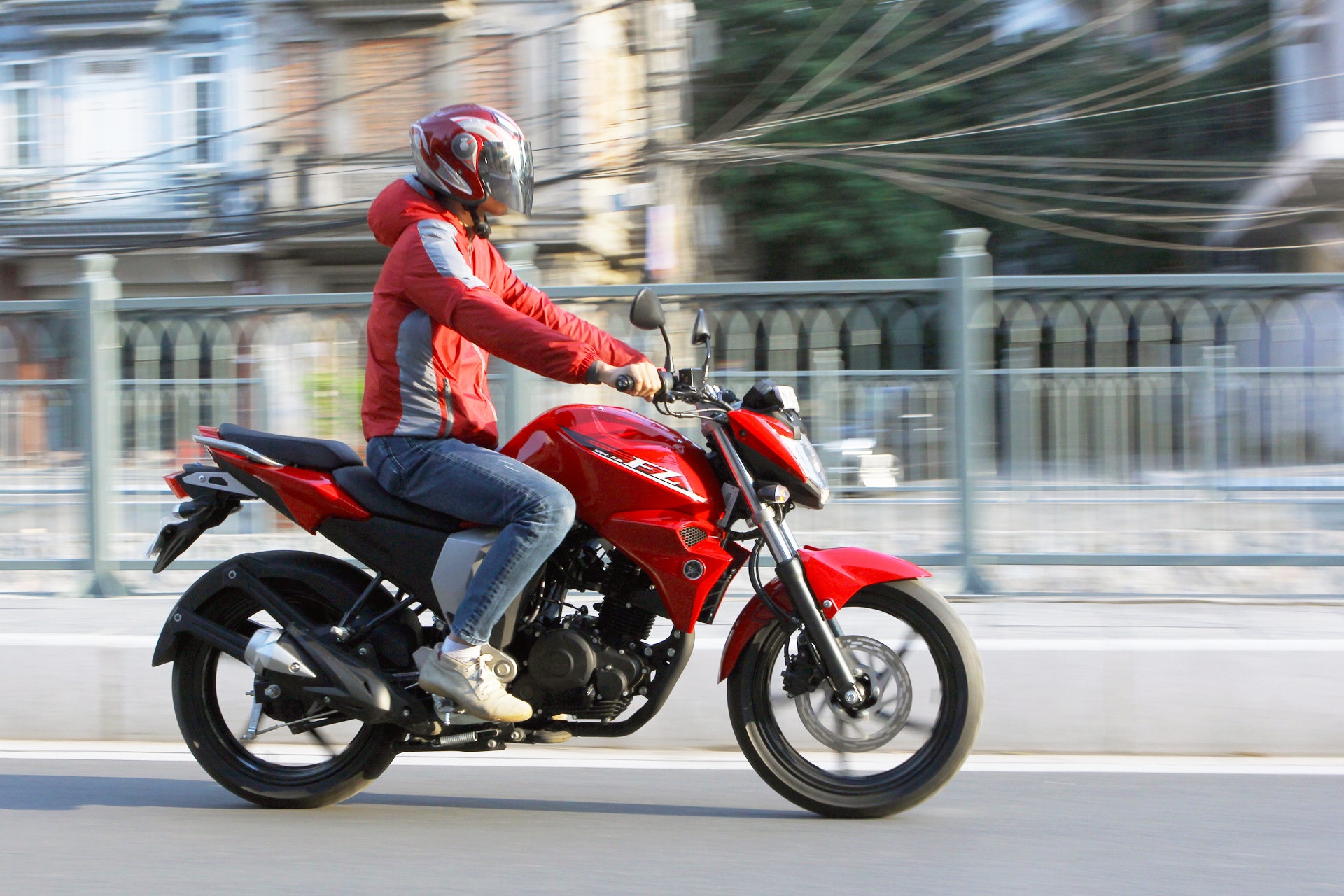 Chay thu Yamaha FZ-S V2.0 Fi: Naked-bike co nho dang luu tam hinh anh