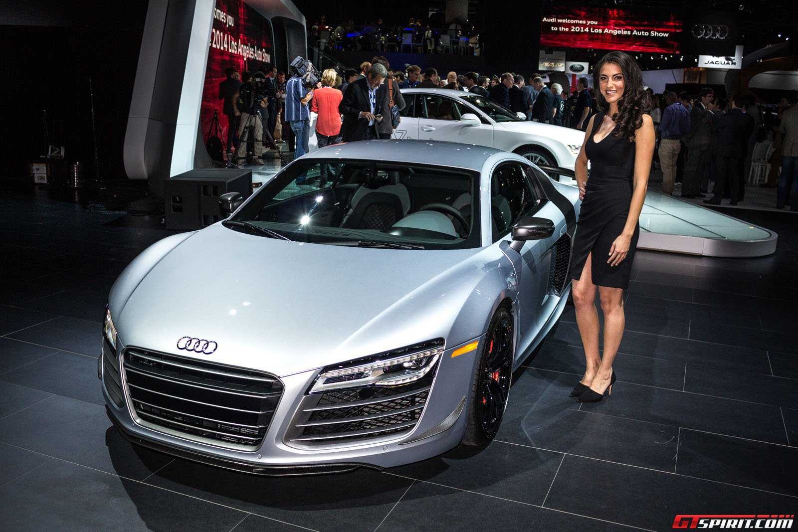Siêu xe mới nhất của Audi đang được trưng bày tại triển lãm Los Angeles Auto Show 2014 trên đất Mỹ. R8 Competition được phát triển từ mẫu xe đua R8 LMS, do đó đây là một trong những siêu xe R8 mạnh mẽ nhất từng được sản xuất. 