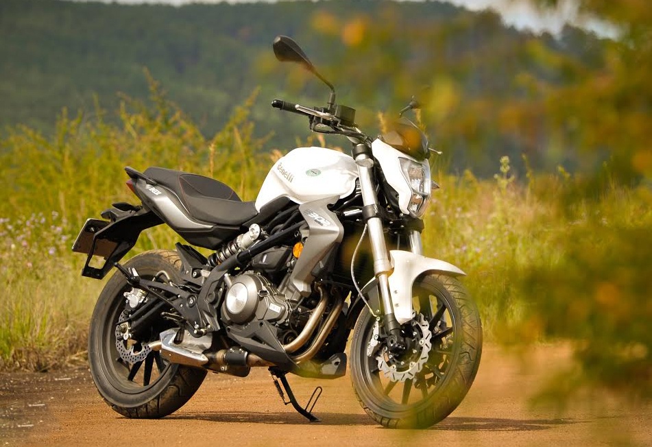 Benelli BN302 bo sung them mau sac o phien ban 2015 hinh anh