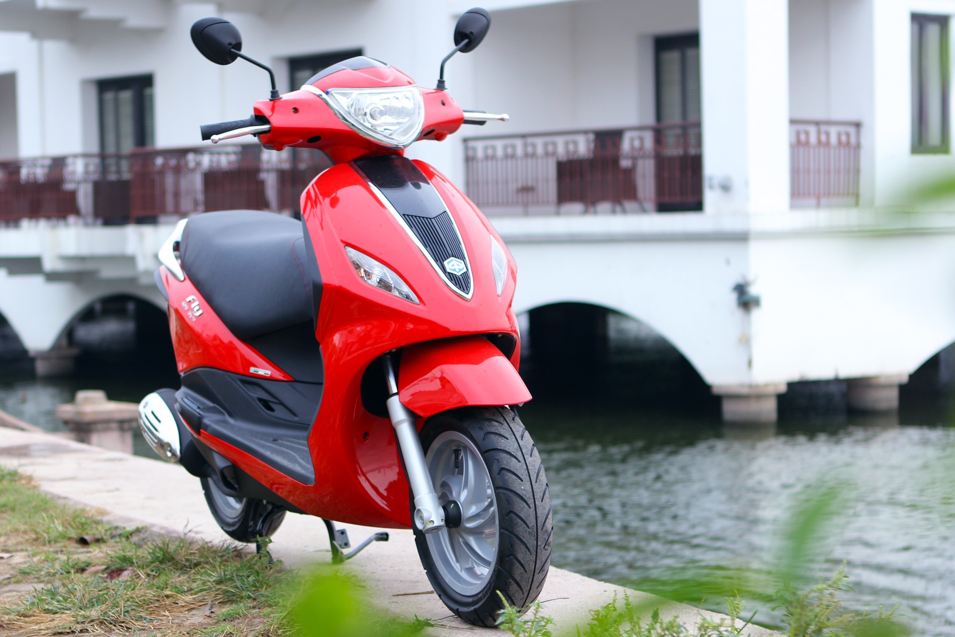 Cac hang xe may ram ro khuyen mai, giam gia thang cuoi nam hinh anh