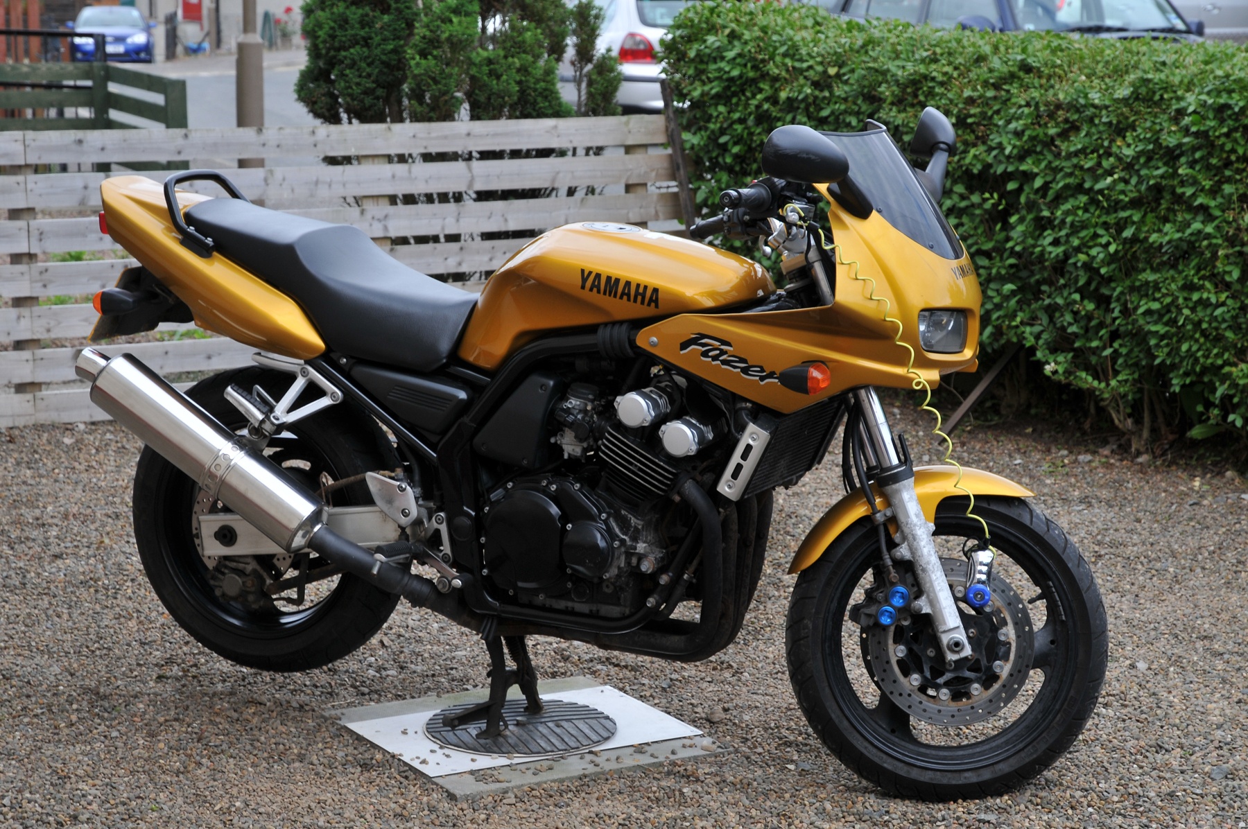 The first-gen Fazer 600 was, arguably, not as good as the Hornet it was competing against. And on the used market it’s probably an even less sensible choice, because they’re unlikely to have fared well over the last decade or so. But there’s something brutal about the original tube-framed Fazer 600, with its finned engine and slotty headlights, that elevates it above the on-paper arguments. Maybe it’s just a little more masculine than the Hornet, with a hint of muscle bike about its stance. Maybe it’s the slightly more bad-boy reputation. The fact you’re now most likely to see them commanded by wobbling, flouro-jerkined, “under instruction” riders hasn’t managed to dull their appeal.    Read more: http://www.visordown.com/motorcycle-top-10s/top-10-legendary-600s/25918.html#ixzz3KzNK4vSF