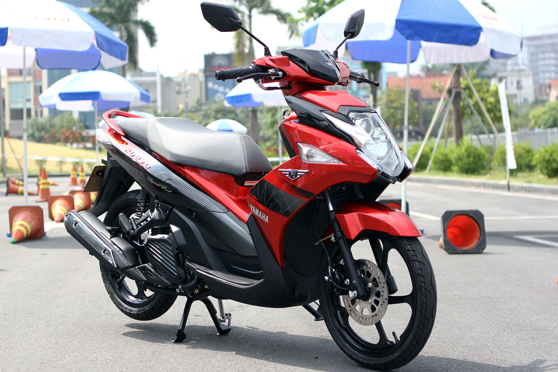 Yamaha Nouvo tu nguoi tien phong thanh ke bam duoi hinh anh