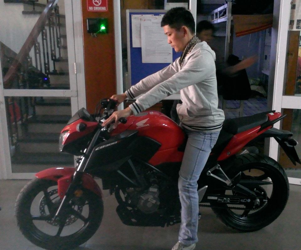 Naked bike 300 phan khoi Honda CB300F bat ngo ve Viet Nam hinh anh