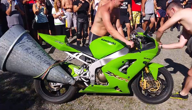 Am thanh dang so tu bo ong xa khung nhat the gioi hinh anh