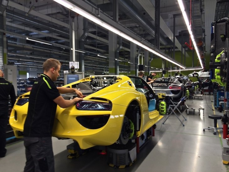 Kham pha quy trinh san xuat sieu xe trieu do cua Porsche hinh anh