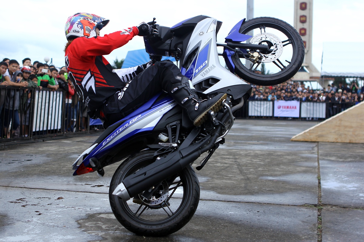 Tay lai Nhat bieu dien mao hiem voi Exciter 150, Nouvo Fi hinh anh