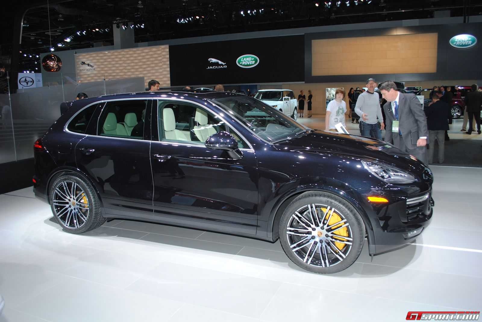 Porsche Cayenne Turbo S 2016 chinh thuc trinh lang hinh anh