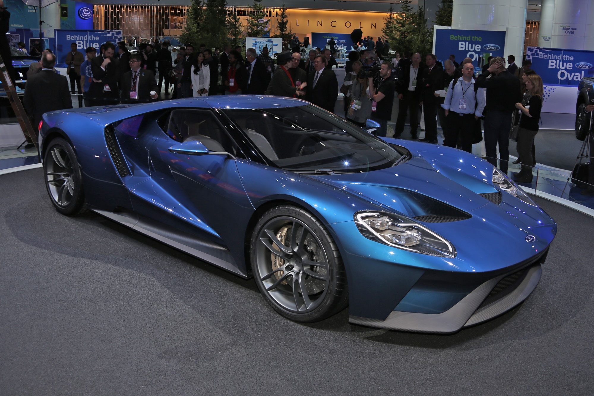 Ford GT bat mat voi dien mao hoan toan moi hinh anh