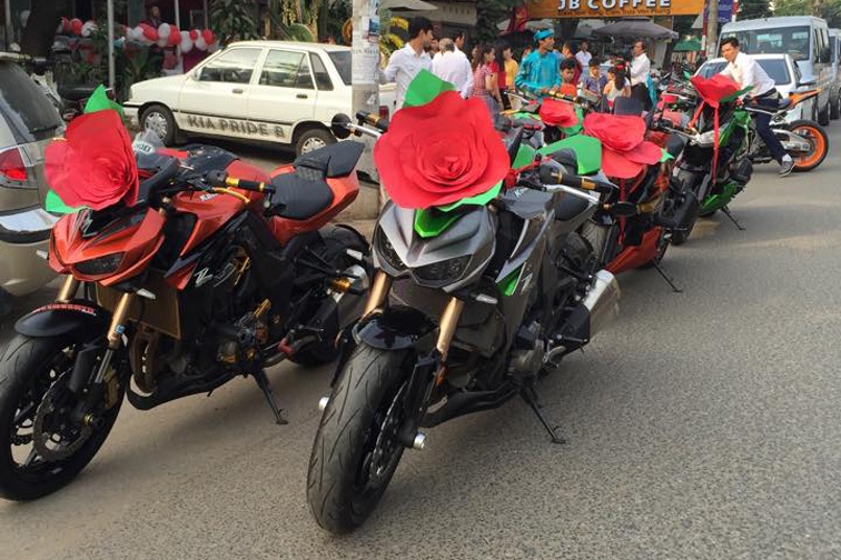 Kawasaki Z1000 trang tri la mat di ruoc dau tai Bien Hoa hinh anh
