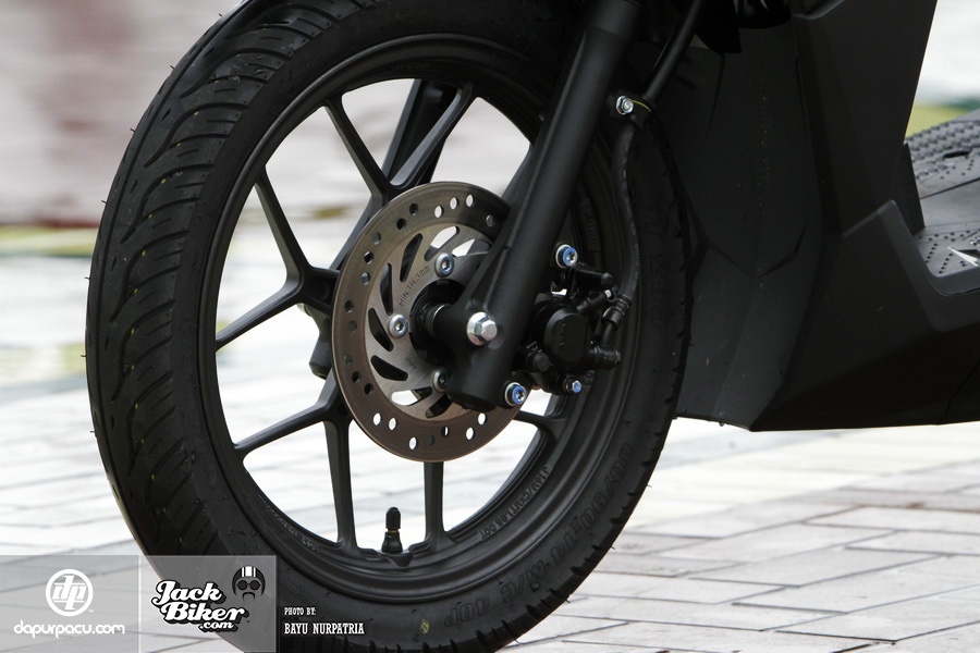 Vario 150 eSP được trang bị an toàn hệ thống phanh đĩa phía trước, sử dụng lốp không săm kích thước 80/90-14