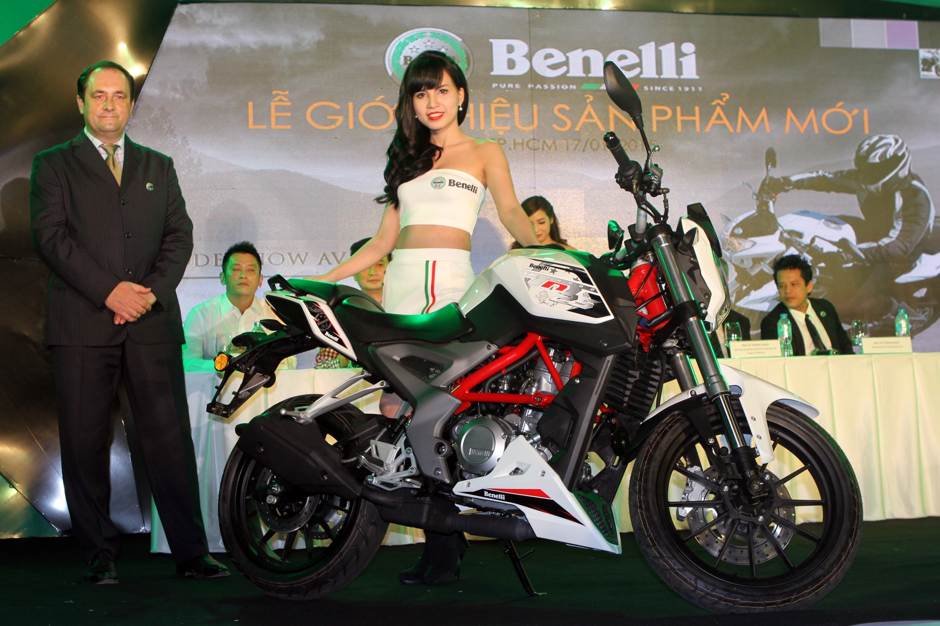 Mẫu naked bike 250 hoàn toàn mới Benelli TNT25.