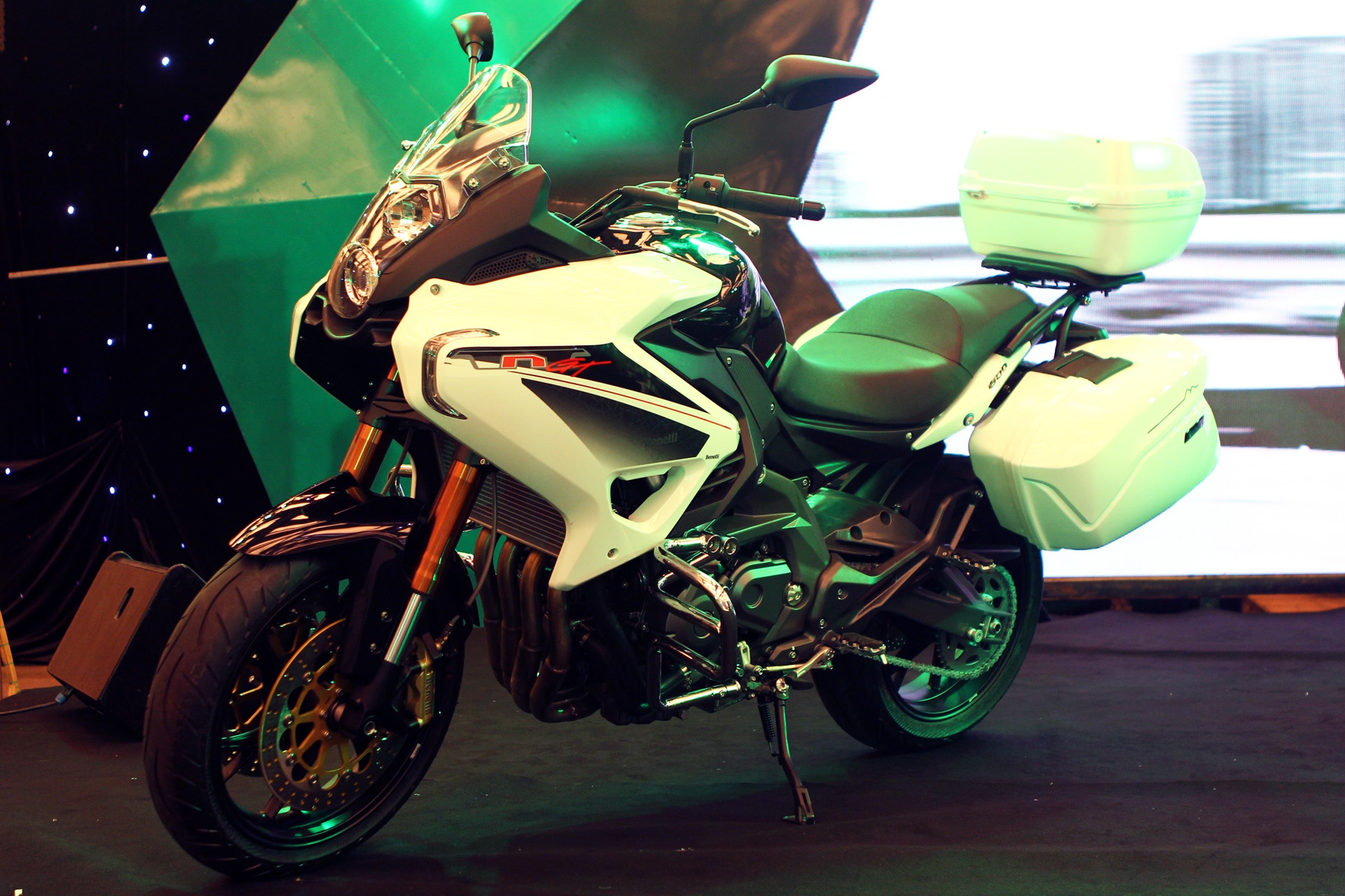 Danh gia nhanh Benelli TNT600GT hinh anh