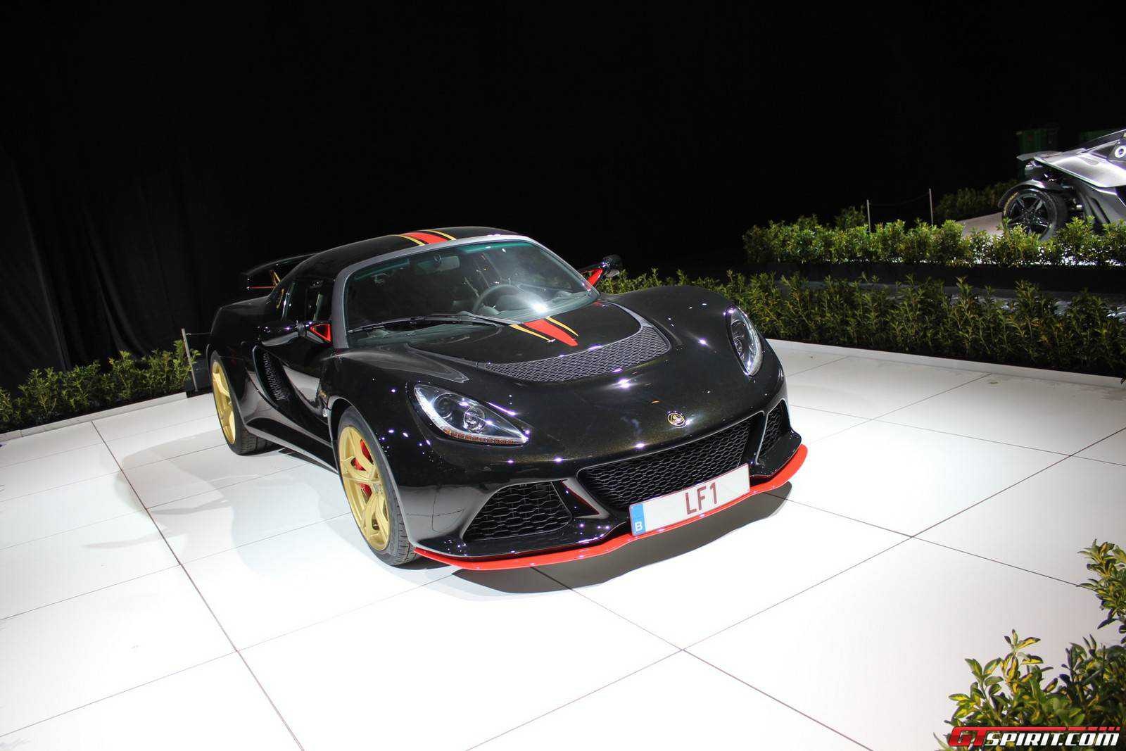 Dan xe trong mo tai trien lam oto tren dat Bi hinh anh