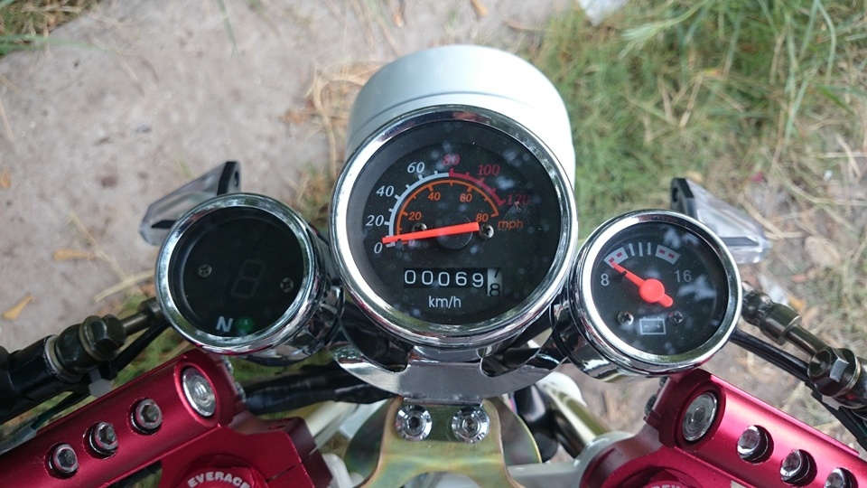   Sau khi mua về, anh bỏ ra 10 ngày độ và nâng cấp để biến chiếc xe sắt vụn thành chiếc xe ngon lành với phong cách khá ấn tượng. 