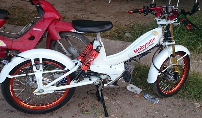 Dan choi mien Tay bien xe ve chai thanh xe doc hinh anh