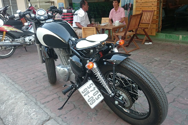   Động cơ xe được tút lại nhưng vẫn là loại 4 thì, xy lanh đơn, làm mát bằng không khí có dung tích 250cc cho công suất 20 mã lực tại vòng tua 7.500  vòng/phút, mô men xoắn 20 Nm tại vòng tua 6.000 vòng/phút. 