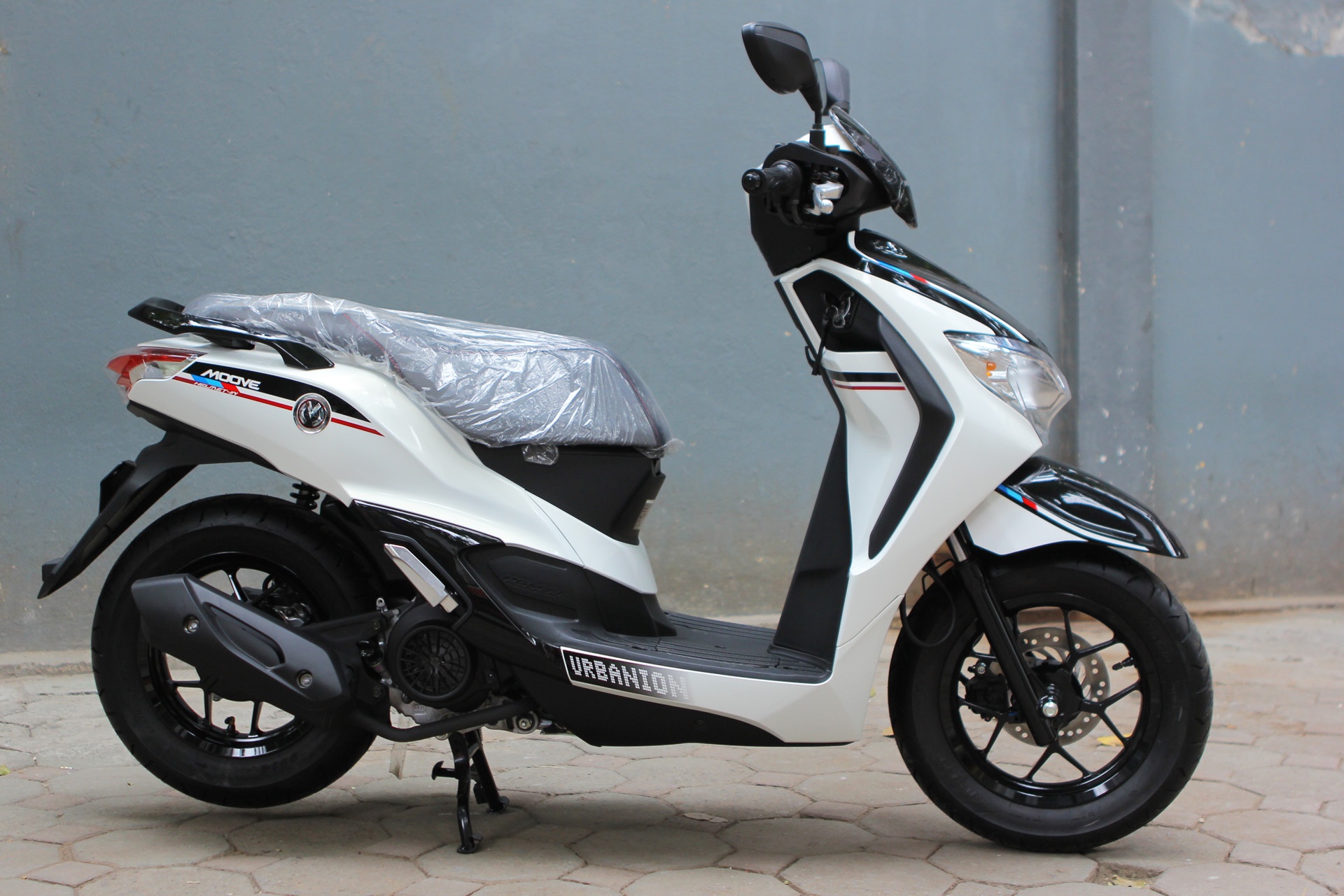 Can canh xe tay ga Honda gia ngang SH moi ve Ha Noi hinh anh