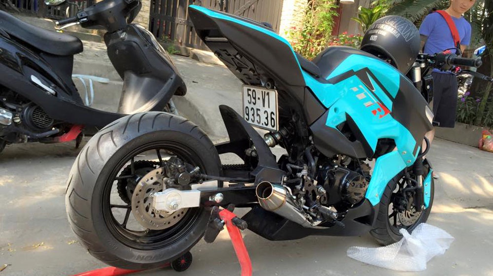 Chưa rõ động cơ xe có bị làm lại không nhưng chỉ nhìn bề ngoài có thể thấy được đây là một trong những chiếc MSX 125 độ khủng nhất tại Việt Nam.