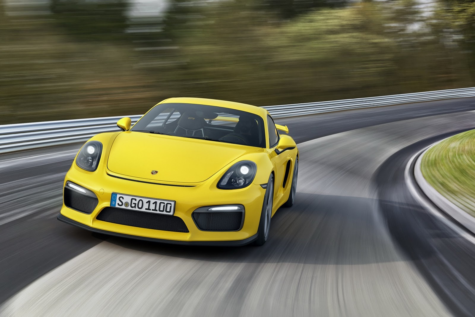 Porsche Cayman GT4 được bán với giá khởi điểm khoảng 64.451 bảng Anh, rẻ hơn 911 Carrera S khoảng 20.000 bảng Anh. 