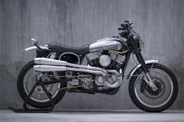 Những mẫu xe độ theo phong cách hoài cổ đang được khá nhiều người chơi xe lựa chọn. Thậm chí, những hãng motô lớn như BMW, Ducati, Triumph… cũng đã cho ra đời một số dòng xe theo xu hướng này. Dòng xe scrambler đang nhận được nhiều sự quan tâm của những người chơi xe.