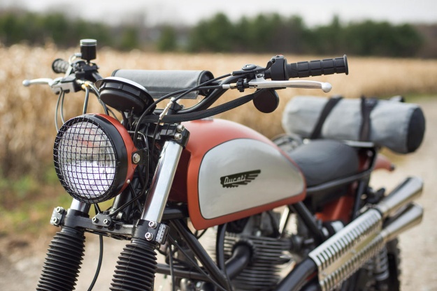 Chiếc Ducati GT 850 đời 1975 đã hư hỏng khá nặng, không còn yên xe, hệ thống đèn bị hỏng và bánh xe cũng không còn sử dụng được nữa. Đây được xem là một thử thách khá lớn đối với Tony Prust. 