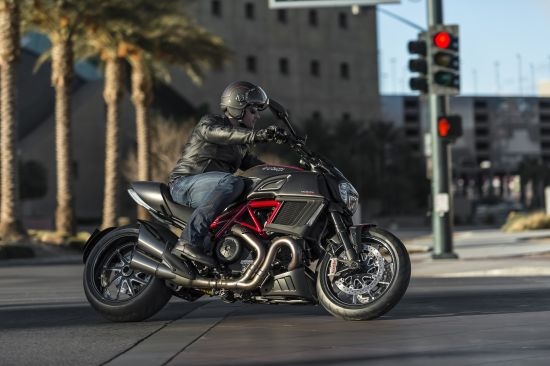 Ducati Diavel 2015: Cruiser co bap cua nguoi Y hinh anh