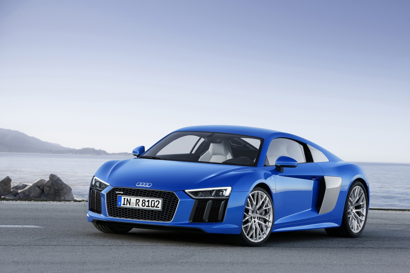 Audi cong bo sieu xe R8 moi manh me hon hinh anh