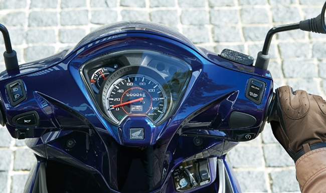 Ngoài việc nâng công suất, Spacy mới cũng được trang bị hệ thống khởi động ACG tiên tiên hơn, giúp giảm tiếng ồn khi khởi động. Công nghệ eSP cũng mang đến cho xe tính năng dừng cầm chừng Idling Stop. 