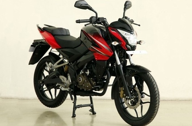 Naked bike 150 phan khoi Bajaj Pulsar 150NS chuan bi len ke hinh anh