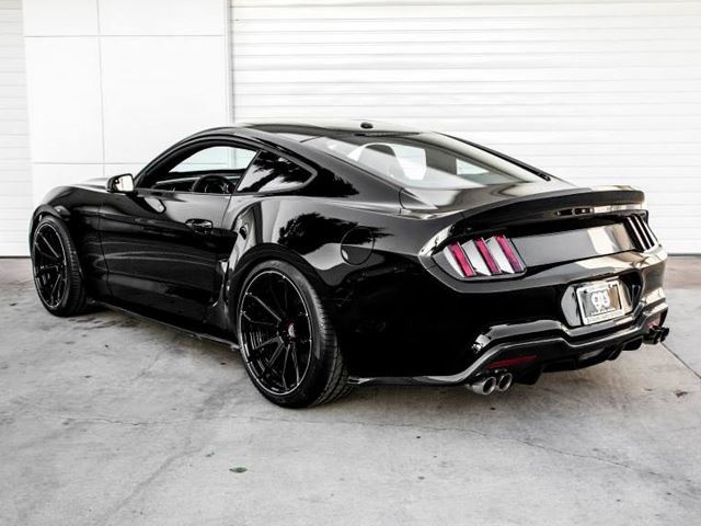 Chiếc Mustang Rocket được độ bởi nhóm độ Galpin Auto Sport (GAS). Thiết kế xe được phác thảo bởi Henrik Fisker, người đã chắp bút cho nhiều mẫu xe nổi tiếng thế giới. 