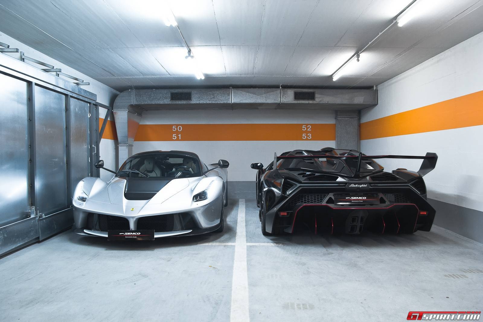 Cap sieu xe Italia trieu do do dang tai showroom hinh anh