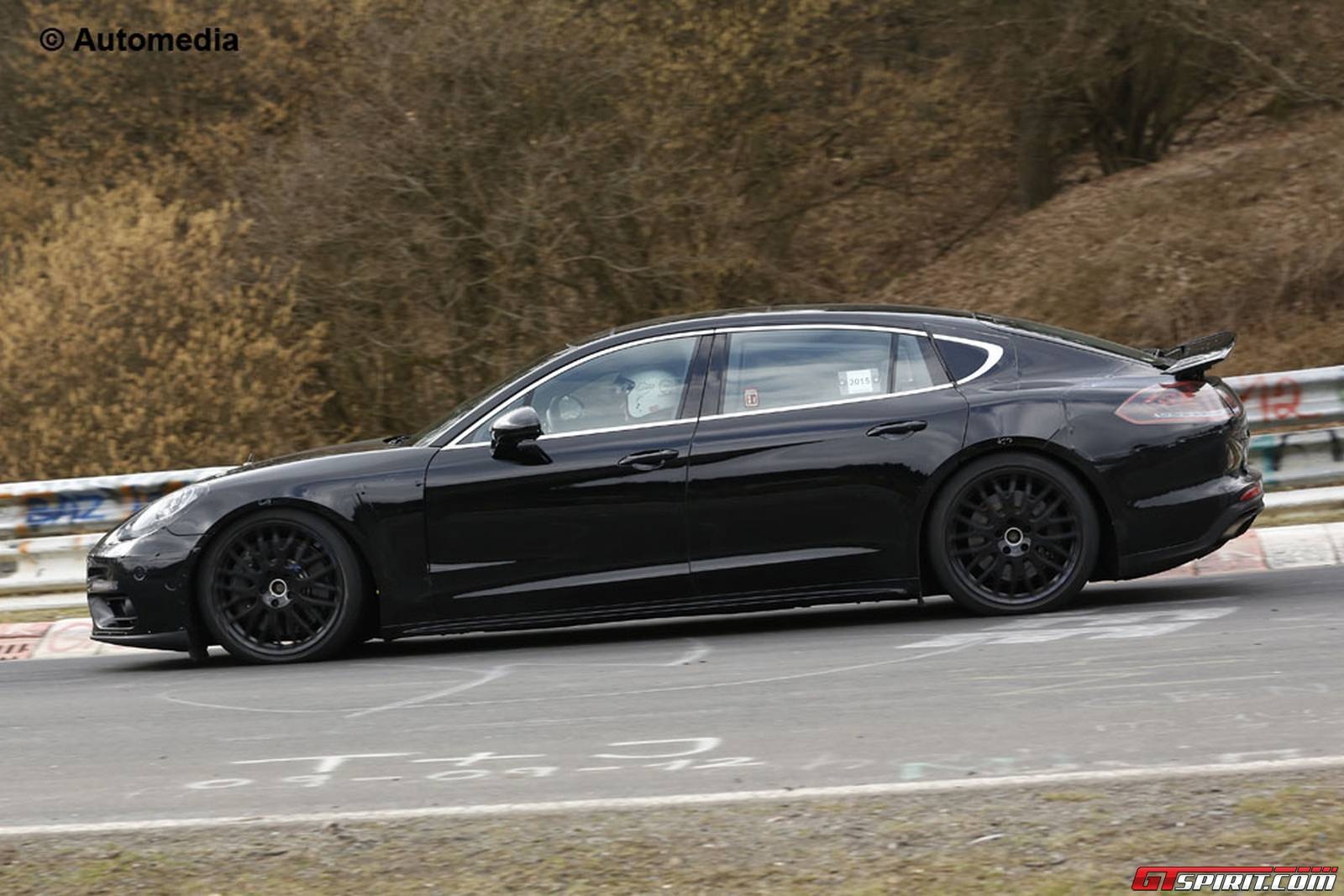 Một thay đổi đáng chú ý khác trên Panamera thế hệ 2 là tùy chọn động cơ mới.  Nhiều khả năng đó sẽ là động cơ xăng V6 và V8 tăng áp. Ngoài ra, động cơ V6 diesel cũng có thể được cung cấp đến khách hàng. 