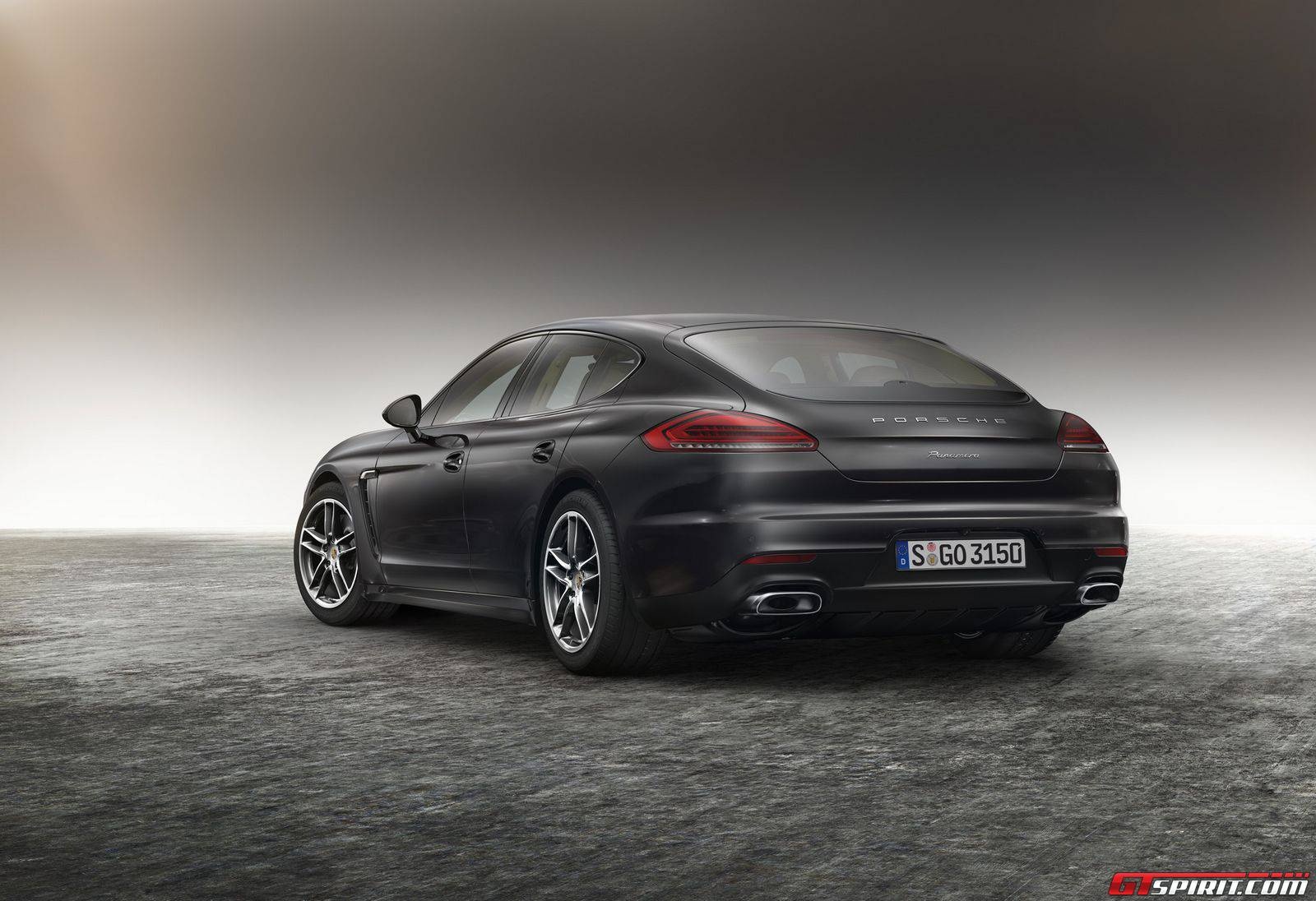 3 phiên bản mới bao gồm Panamera Edition, Panamera 4 Edition và Panamera Diesel Edition. Hai mẫu Panamera Edition và Panamera 4 Edition sẽ sở hữu động cơ công suất 310 mã lực, trong khi Panamera Diesel Edition có công suất 300 mã lực. 