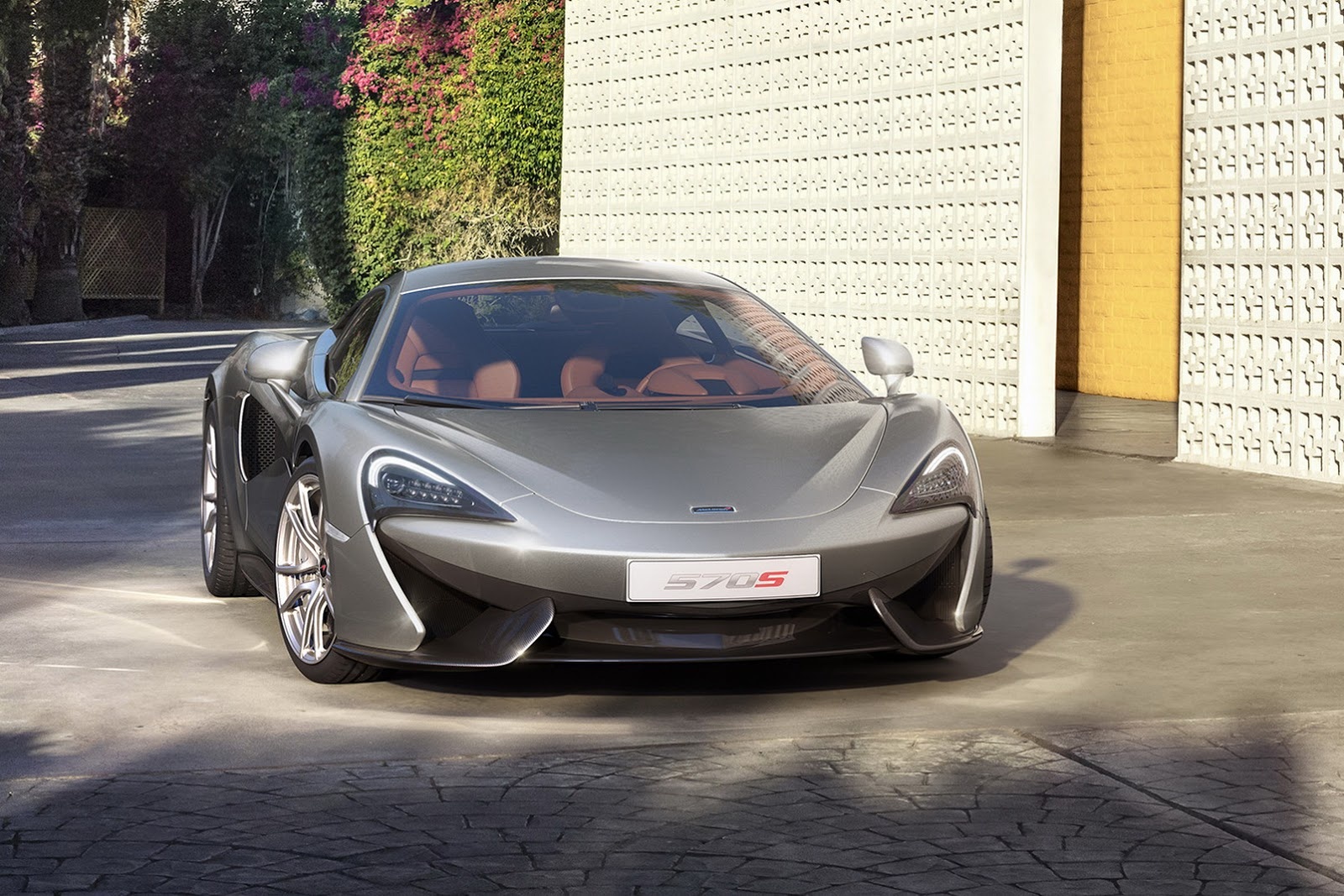 McLaren trinh lang xe the thao 570S Coupe canh tranh Audi R8 hinh anh