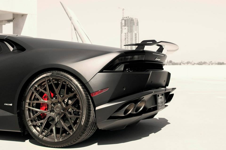 Hệ thống xả nguyên gốc của xe được đánh giá không thật sự xứng với khả năng của động cơ V10. Trong khi đó, hệ thống xả thể thao của GMG mang lại những âm thanh ấn tượng hơn. Ngoài ra, hệ thống xả này cũng thích hợp với cả 3 chế độ vận hành Strada, Sport và Corsa của xe. 