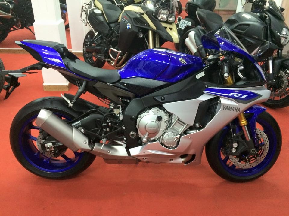 Sieu moto Yamaha YZF-R1 2015 dau tien ve Viet Nam hinh anh