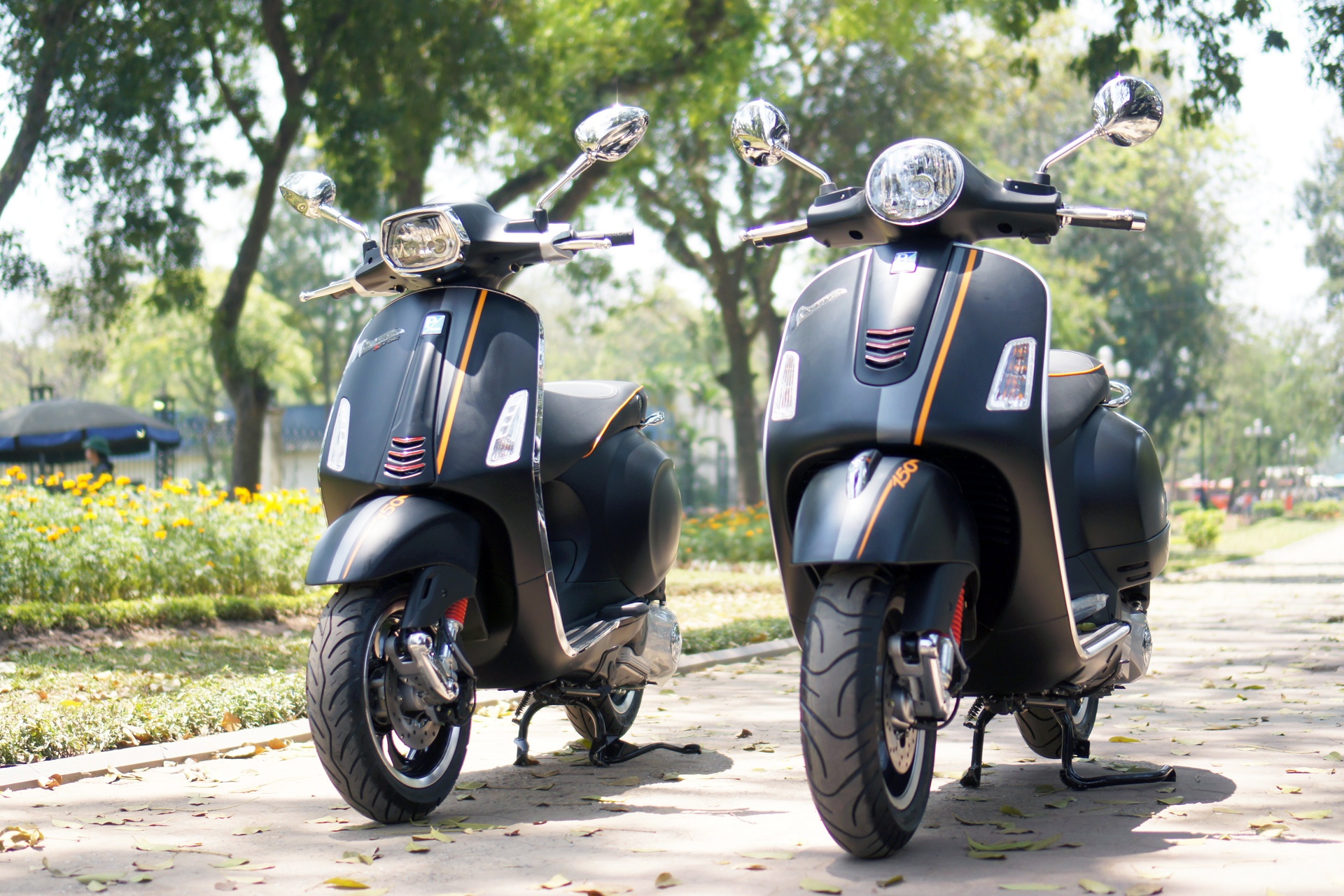 Net moi tren 2 mau Vespa 150 phan khoi ban dac biet hinh anh