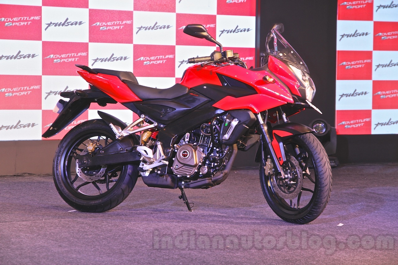 Anh chi tiet 2 mau xe con tay gia re moi ra mat cua Bajaj hinh anh