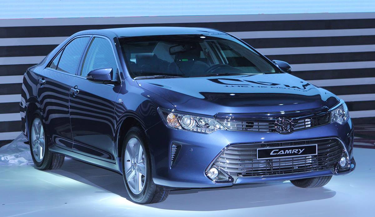 Camry 2015 ra mat voi 4 mau, gia thap nhat hon 1 ty dong hinh anh