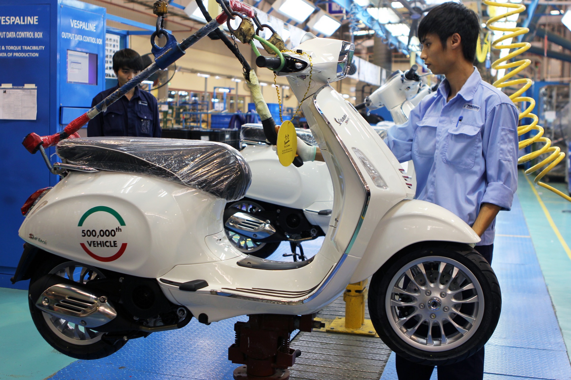 Piaggio Viet Nam xuat xuong chiec xe thu 500.000 hinh anh