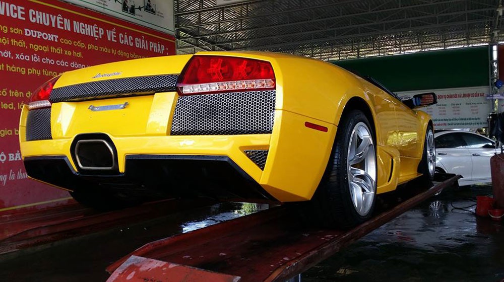 Siêu xe mui trần Lamborghini Murcielago Roadster LP640 trong lần xuất hiện tại Gia Lai cuối tháng 3/2015. Ảnh: Huynh Trung