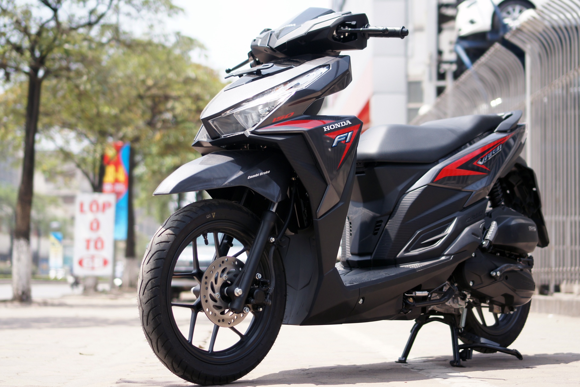 Xe tay ga Honda 150 phan khoi gia mem moi ve Ha Noi hinh anh