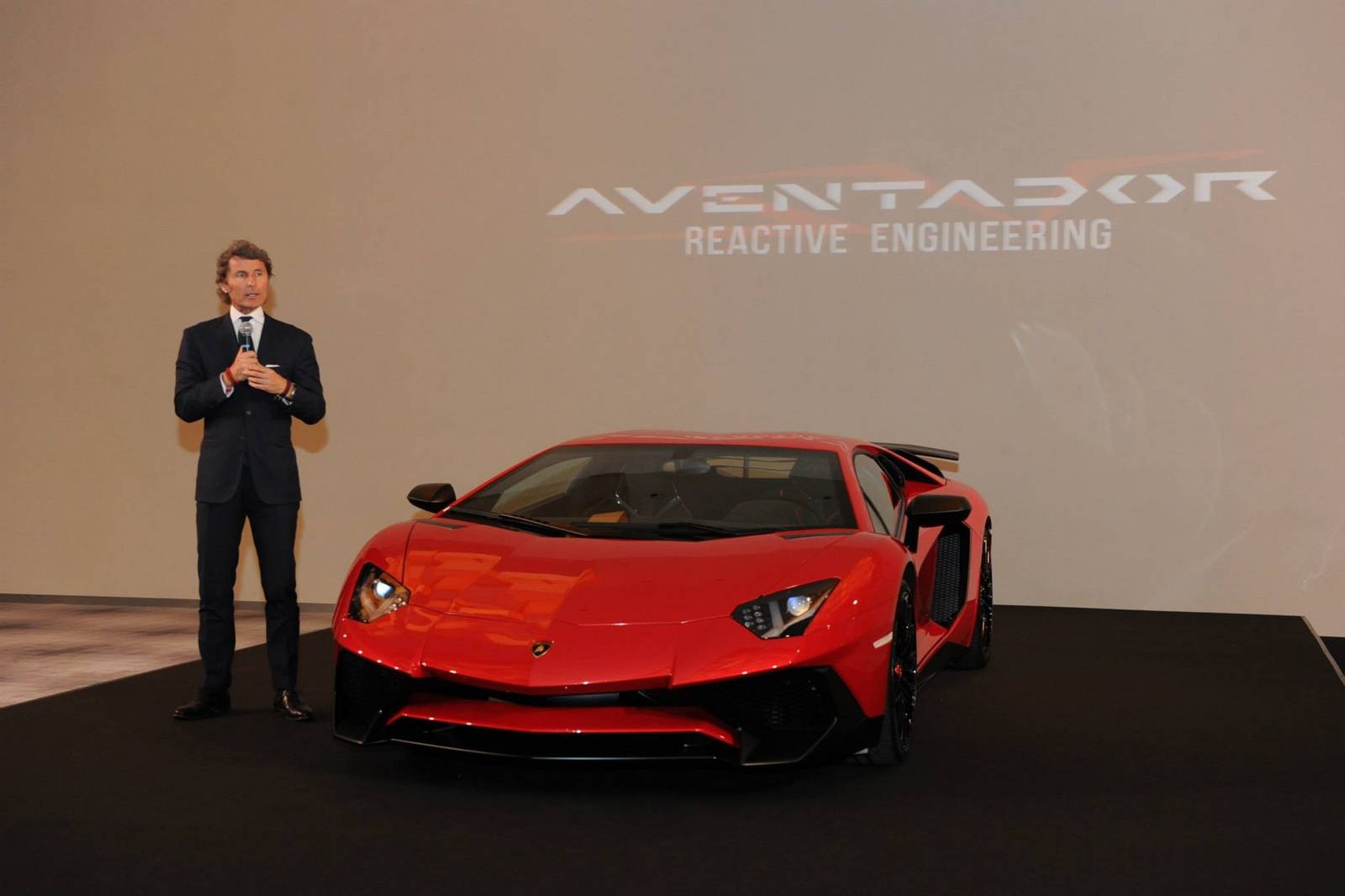 Sieu xe moi nhat cua Lamborghini den Singapore hinh anh