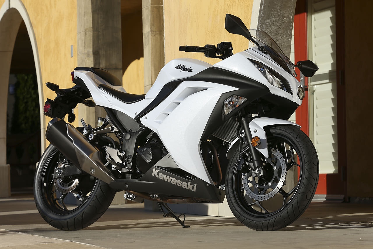 Ninja 300 sở hữu thiết kế bắt mắt, thể thao. Ảnh: Kawasaki.