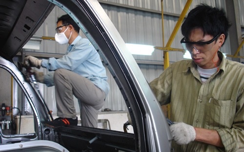 Cong nghiep oto: Khong bo duoc thi the nao? hinh anh