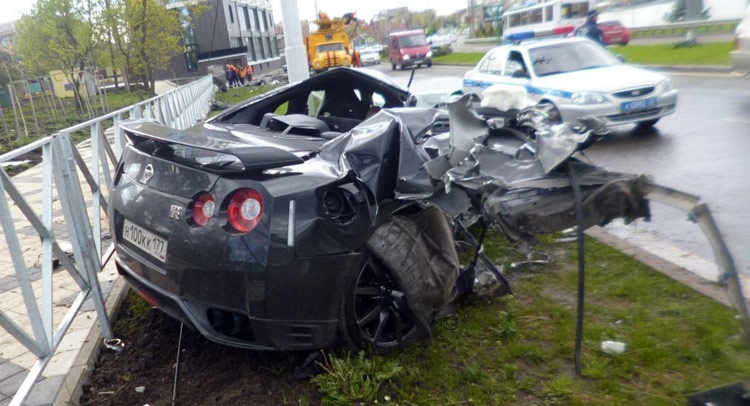 Nissan GT-R của Yeshchenko nát vụn sau tai nạn. Ảnh: Carscoop.