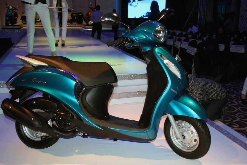 Yamaha ra mat xe ga Blue Core gia mem moi hinh anh