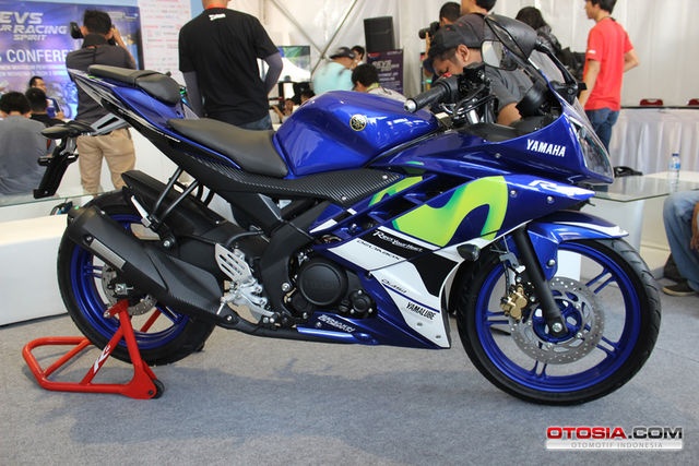 Điểm chung của cả 3 mẫu xe côn tay Yamaha chính là cách phối màu sơn xanh đậm trên nền đen của xe, kèm theo điểm nhấn chữ M màu xanh lá. Đây là phong cách phối màu và tem xe đang được sử dụng trên siêu môtô Yamaha YZR-M1 của tay đua Valentino Rossi.